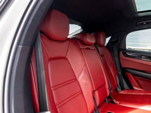 Used 2020 Porsche Cayenne image 41