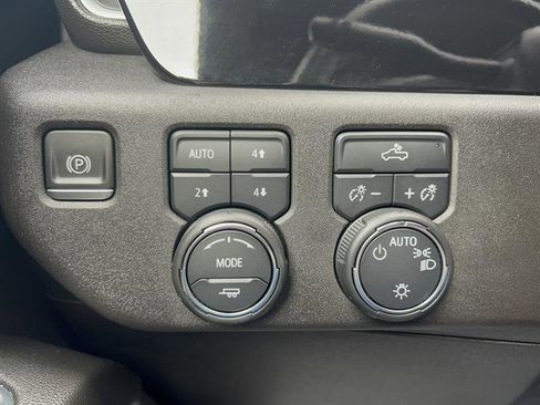 Used 2022 Chevrolet Silverado 1500 LT w/ Z71 Off-Road Package image 23