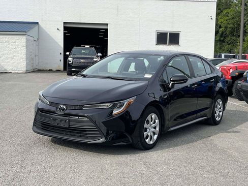 Used 2023 Toyota Corolla LE FWD image 3