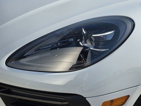 Used 2025 Porsche Macan AWD/4WD image 11