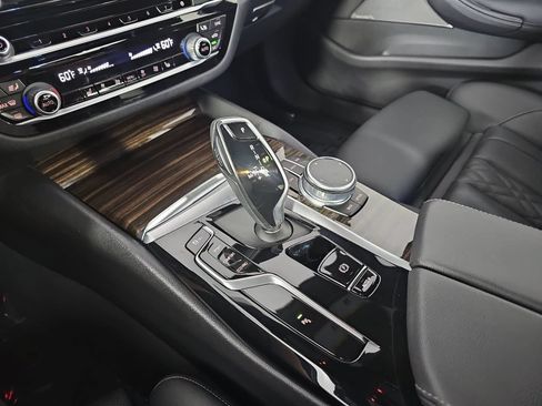Used 2021 BMW 530i w/ Premium Package RWD image 25