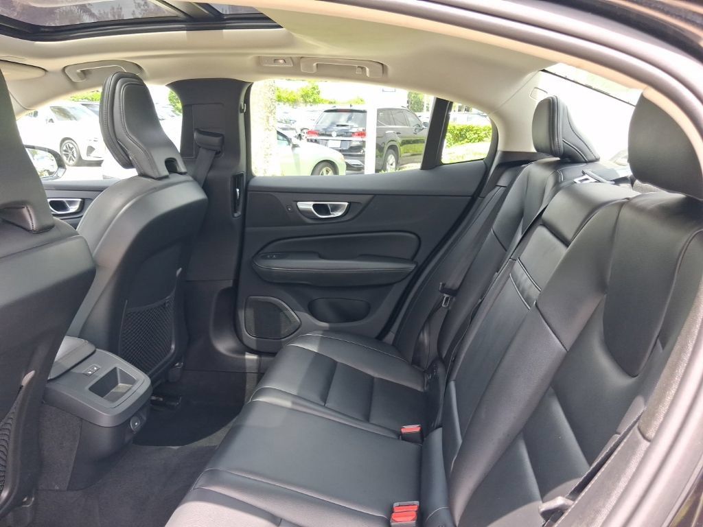 Used 2025 Volvo S60 B5 Core FWD image 8
