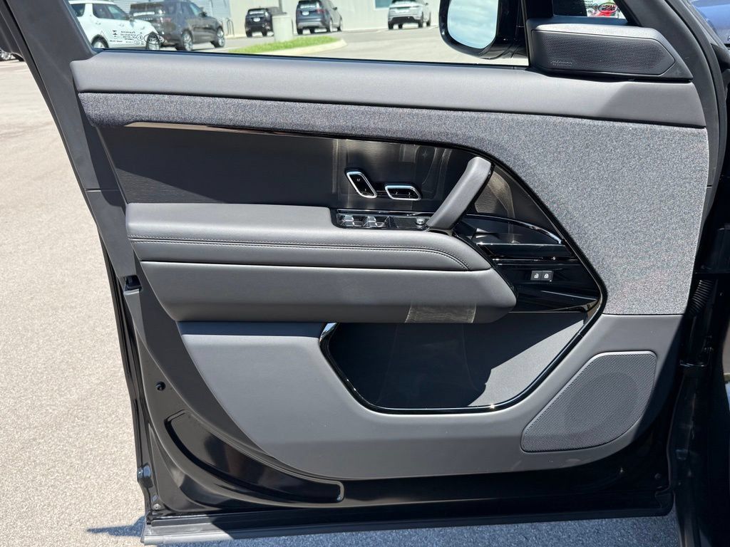 New 2026 Land Rover Range Rover Sport Dynamic SE AWD/4WD image 12