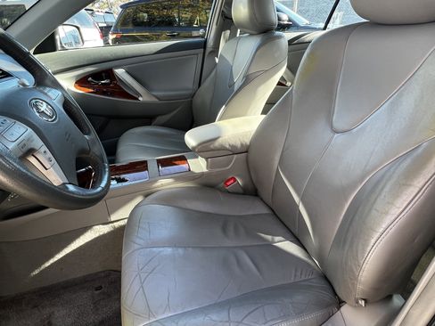 Used 2011 Toyota Camry XLE image 17