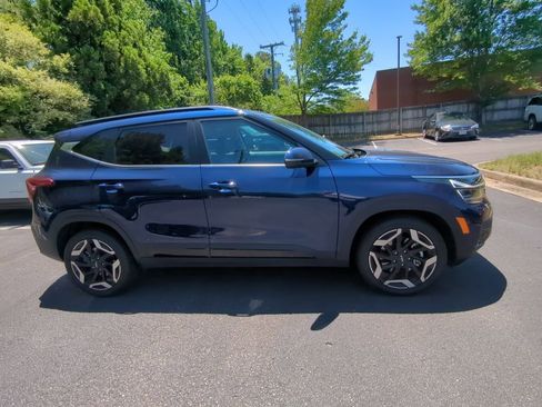Used 2024 Kia Seltos SX w/ SX Sunroof Package AWD/4WD image 2