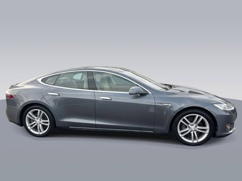 Used 2013 Tesla Model S image 2
