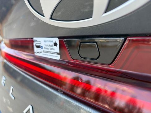 New 2026 Hyundai Elantra Limited FWD image 41