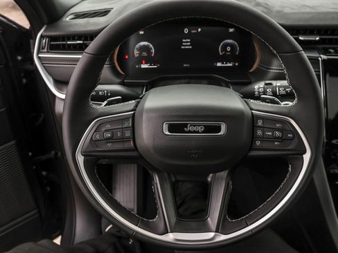 New 2025 Jeep Grand Cherokee L Altitude image 29