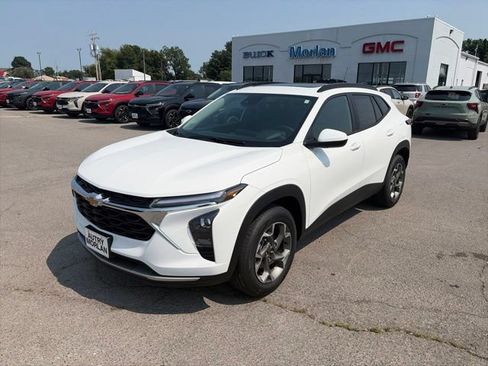 New 2026 Chevrolet Trax LT w/ Sunroof Package FWD image 2