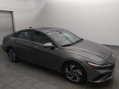 Used 2025 Hyundai Elantra SEL FWD image 11