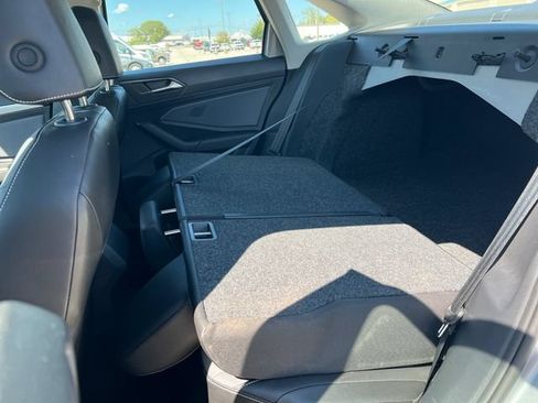 Used 2025 Volkswagen Jetta SE FWD image 38