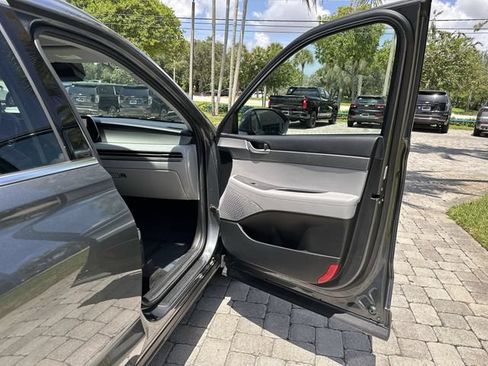 Used 2025 Hyundai Palisade SEL FWD image 23