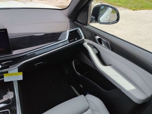New 2026 BMW X5 xDrive40i w/ M Sport Package AWD/4WD image 16