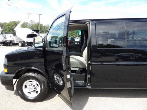 Used 2019 Chevrolet Express 3500 LS image 13