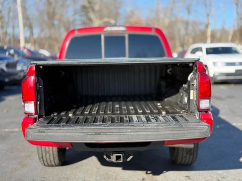 Used 2016 Toyota Tacoma TRD Sport w/ Premium & Technology Package image 8