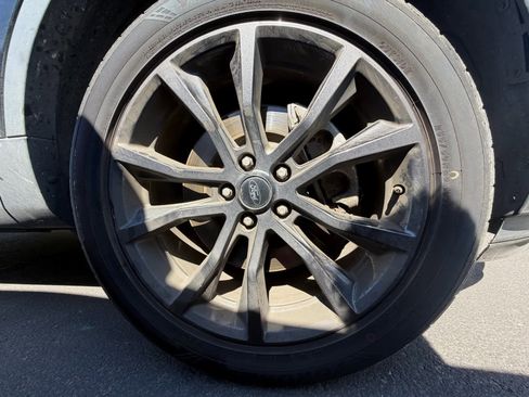 Used 2019 Ford Explorer XLT w/ Equipment Group 202A image 5