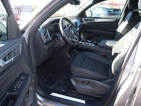 Certified 2025 Volkswagen Atlas Cross Sport SE image 7