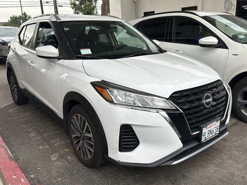 Used 2024 Nissan Kicks SV image 2
