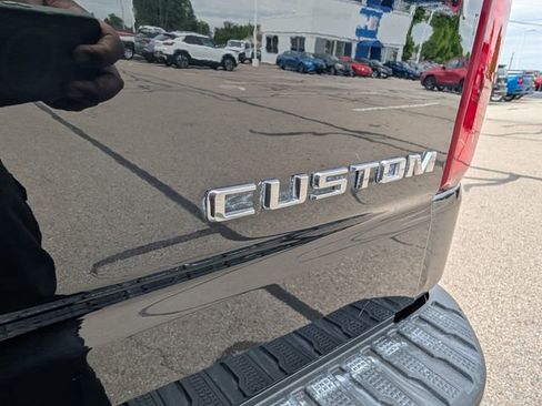 Used 2020 Chevrolet Silverado 1500 Custom w/ Custom Value Package AWD/4WD image 3