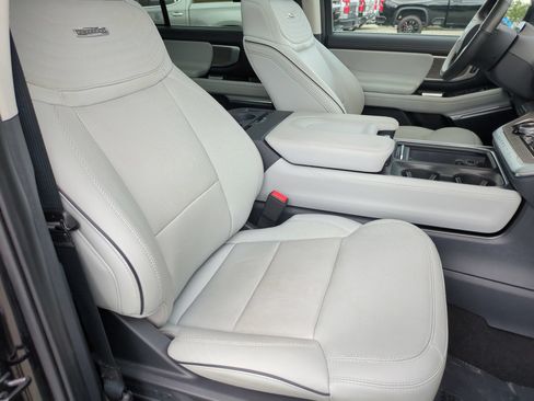 Used 2025 Ford Expedition Platinum w/ Platinum Ultimate Package AWD/4WD image 33