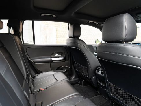 Used 2020 Mercedes-Benz GLB 250 4MATIC w/ Premium Package image 19