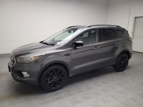 Used 2017 Ford Escape SE w/ SE Sport Appearance Package FWD image 2