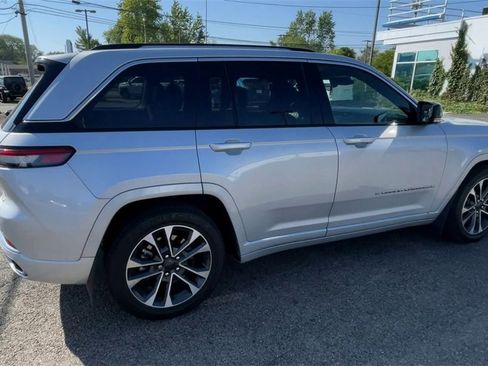 Used 2022 Jeep Grand Cherokee Overland w/ Advanced Protech Group III image 2