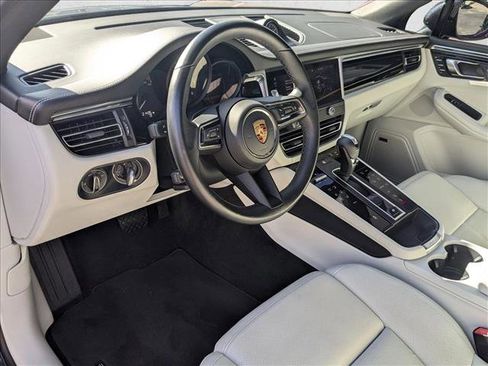 Used 2024 Porsche Macan image 10
