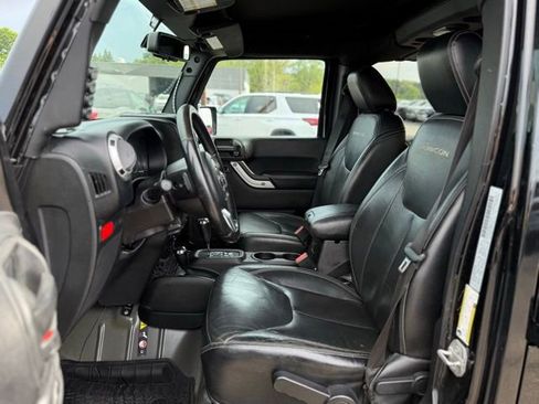 Used 2016 Jeep Wrangler Unlimited Rubicon AWD/4WD image 10