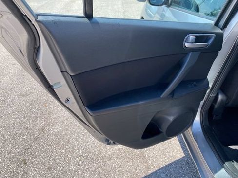 Used 2011 MAZDA MAZDA3 i Touring FWD image 20