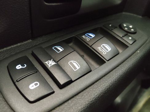 Used 2022 RAM 1500 Tradesman w/ Chrome Appearance Group AWD/4WD image 27