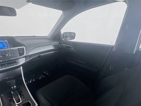Used 2015 Honda Accord LX image 19