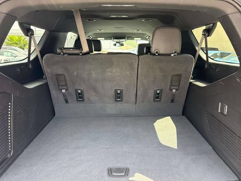 Used 2025 Chevrolet Suburban Z71 AWD/4WD image 8