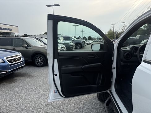 Used 2024 Chevrolet Colorado Trail Boss w/ Technology Package AWD/4WD image 33
