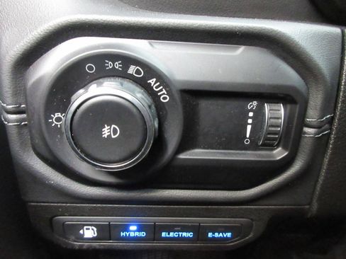 Used 2024 Jeep Wrangler Unlimited Sahara w/ Technology Group AWD/4WD image 14