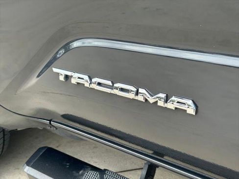 Certified 2025 Toyota Tacoma SR5 AWD/4WD image 15