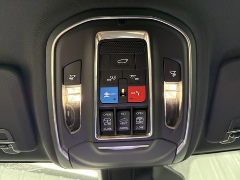 Used 2025 Jeep Grand Cherokee L Limited image 30