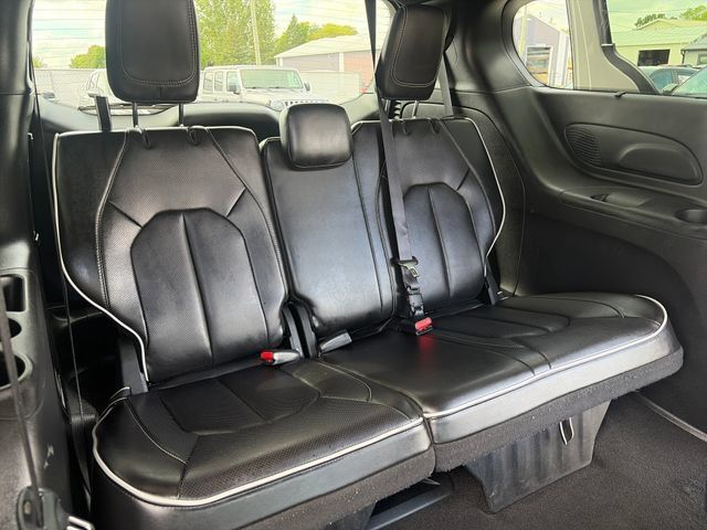 Used 2025 Chrysler Pacifica Limited FWD image 42