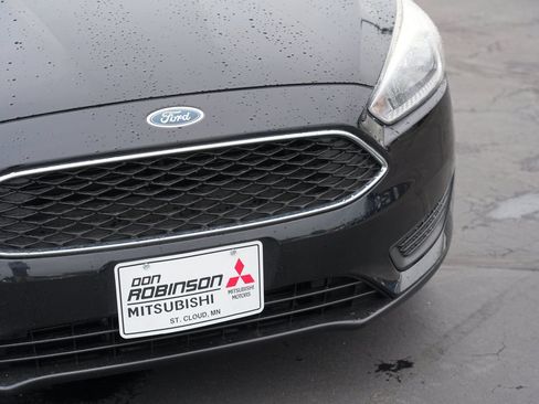 Used 2017 Ford Focus SE FWD image 9