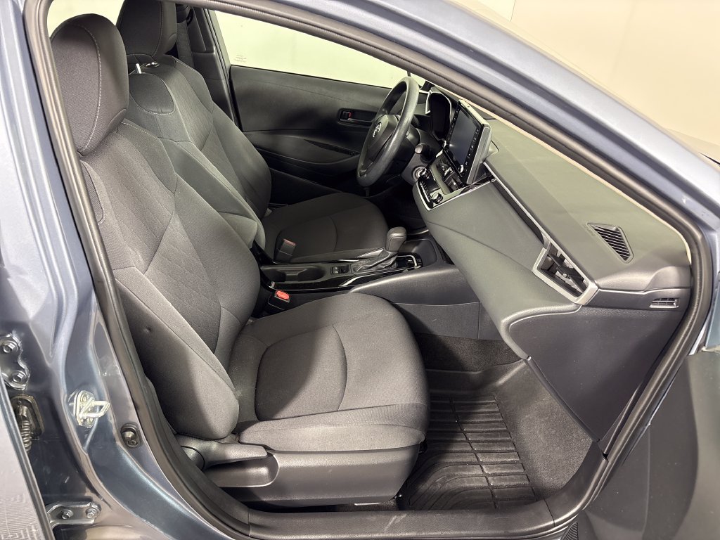 Used 2022 Toyota Corolla LE FWD image 6