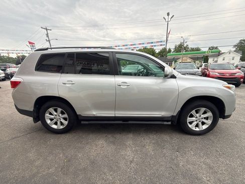 Used 2013 Toyota Highlander Plus AWD/4WD image 4