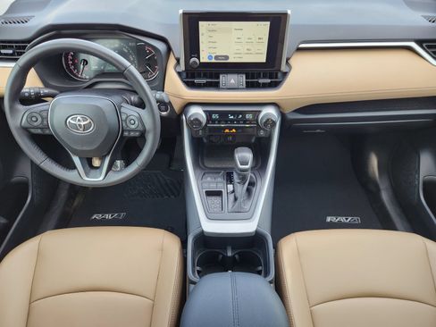 Used 2025 Toyota RAV4 XLE Premium FWD image 31