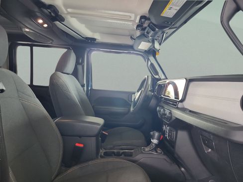 Used 2025 Jeep Gladiator Sport AWD/4WD image 19