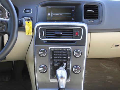 Used 2013 Volvo S60 T5 image 33