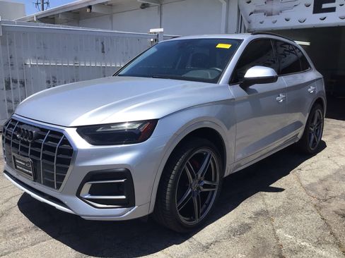 Used 2021 Audi Q5 2.0T Premium w/ Convenience Package AWD/4WD image 2