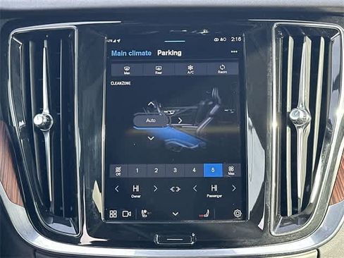 Used 2025 Volvo V60 B5 Cross Country Plus image 16