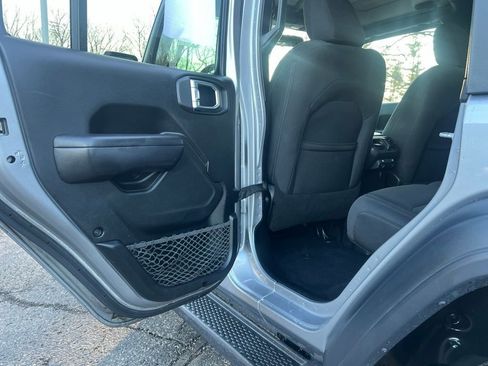 Used 2018 Jeep Wrangler Unlimited Sport S AWD/4WD image 30