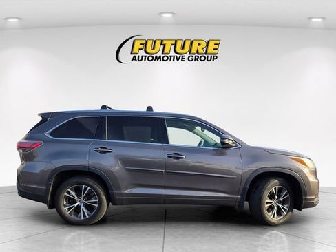 Used 2016 Toyota Highlander XLE image 4