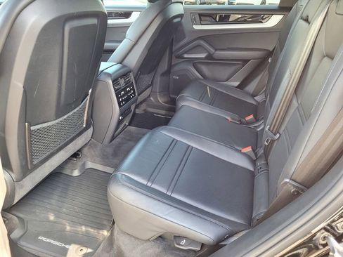 Used 2024 Porsche Cayenne Coupe AWD/4WD image 35