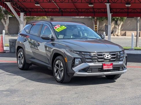 Used 2025 Hyundai Tucson SEL FWD image 3